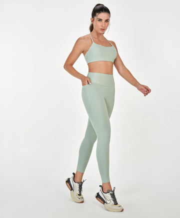 Conjunto Top e Legging Com Refletivos e Bolso Verde Alto Giro