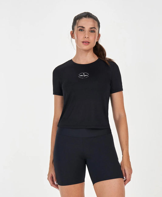 T-Shirt Cropped Essentials Preto Alto Giro