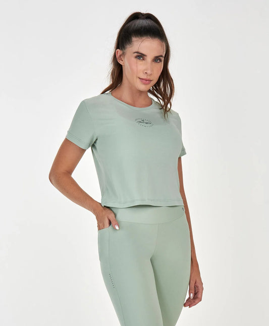 T-Shirt Cropped Essentials Verde Alto Giro