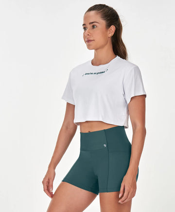 T-Shirt Cropped Frase Branco Alto Giro