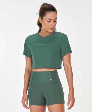 T-Shirt Cropped Frase Verde Alto Giro