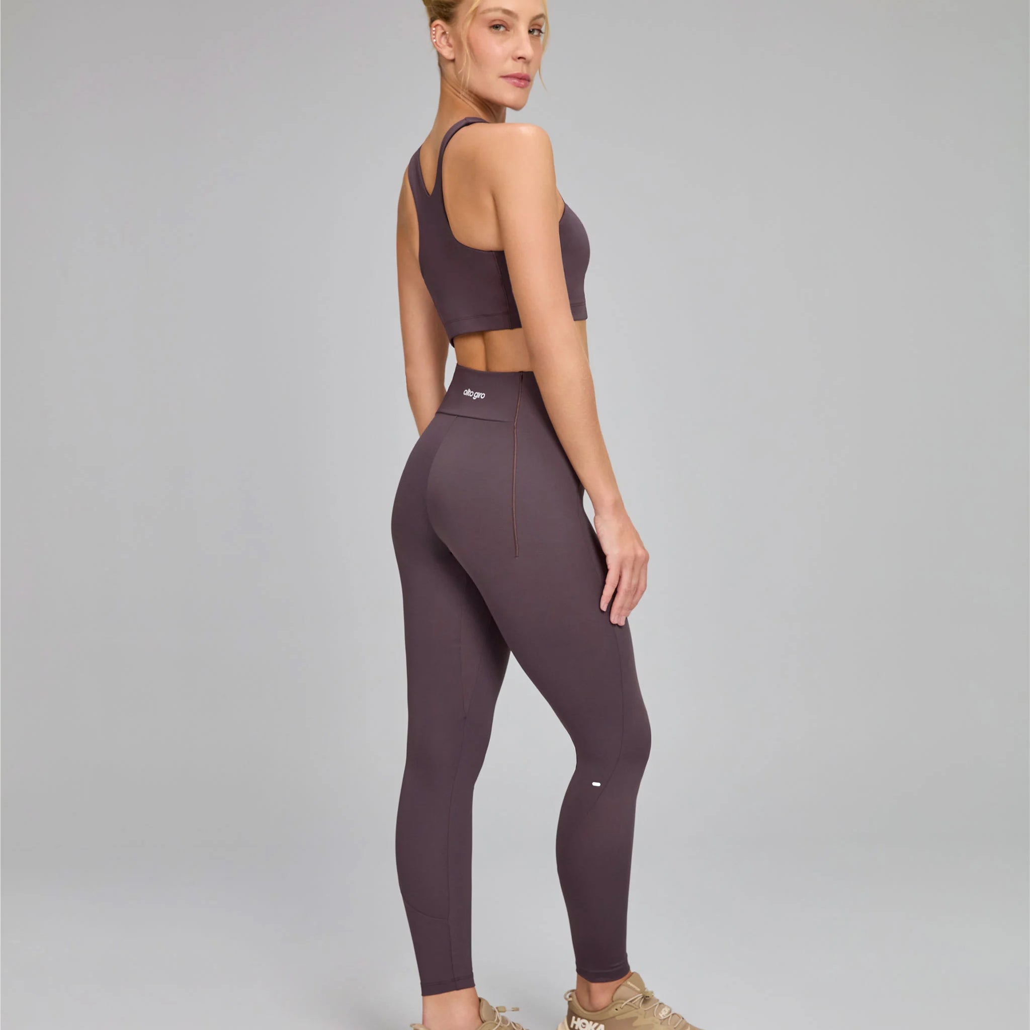 Conjunto Top e Legging Bolsos Laterais e Refletivos Marrom Nobre Alto Giro