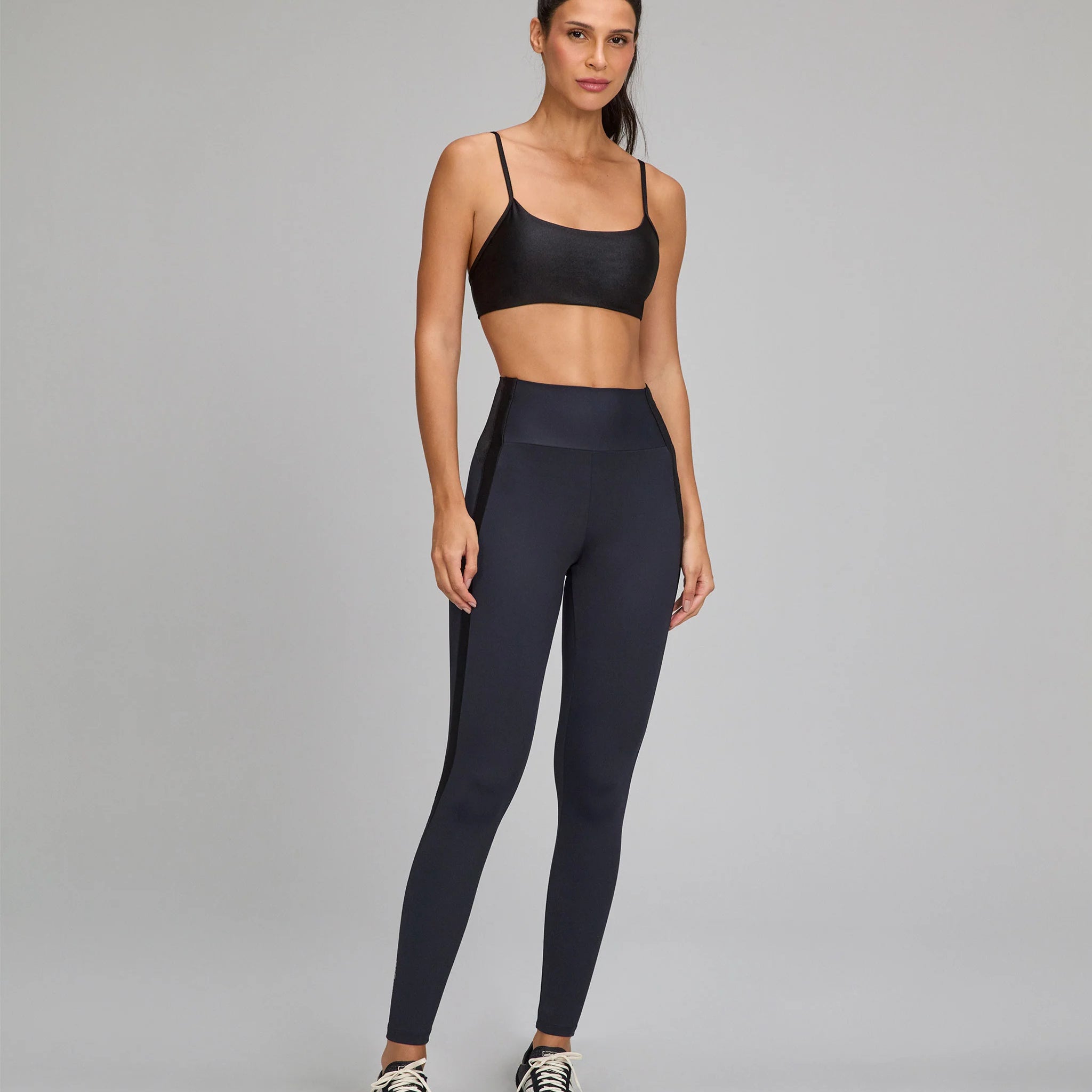 Legging Recortes Shine Preto Alto Giro