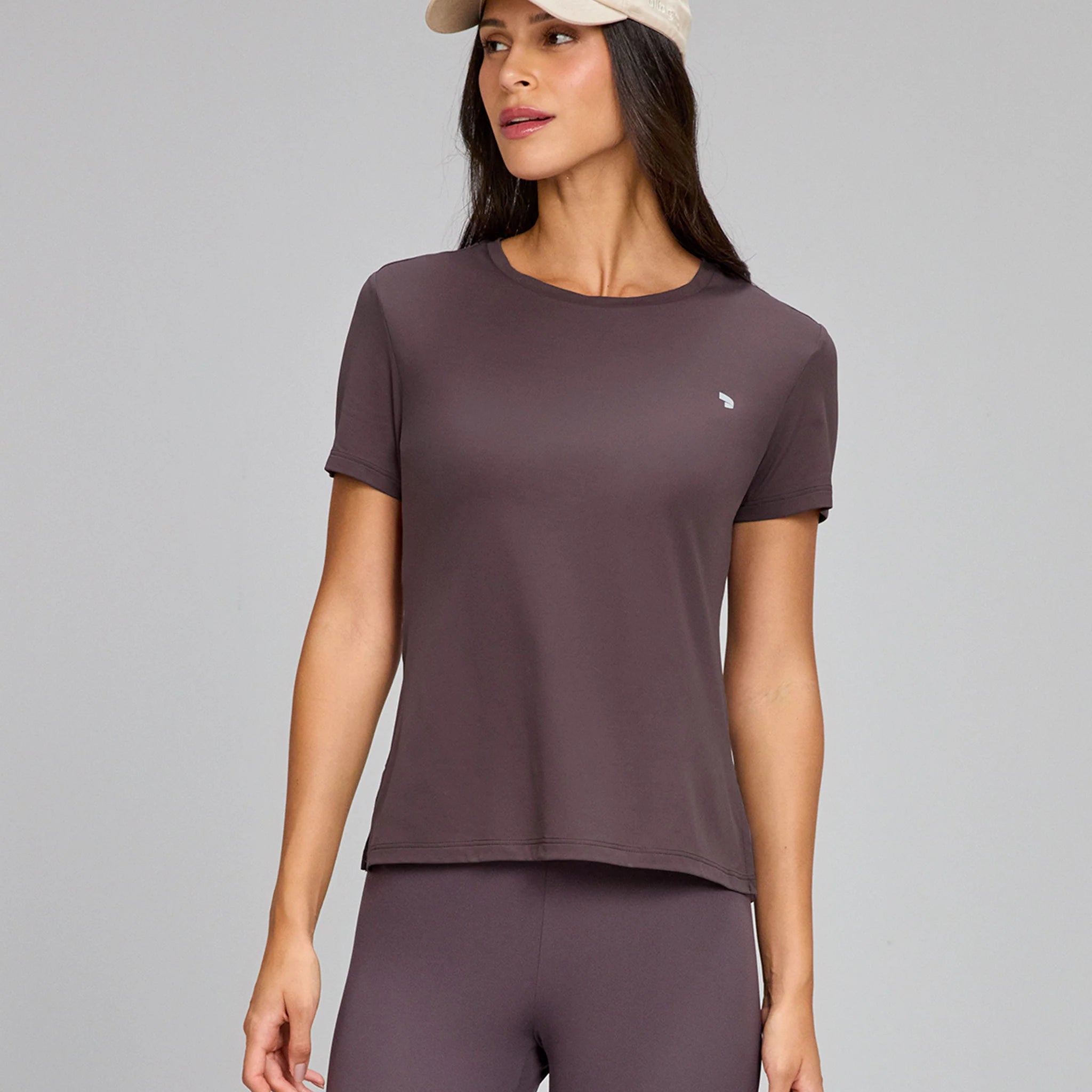 T-shirt Eterna Gola Redonda Marrom Nobre Alto Giro