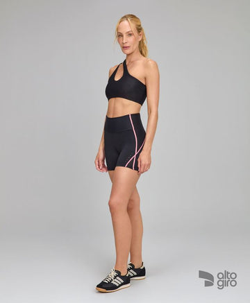 Bermuda Texturas e Contorno Preto Alto Giro